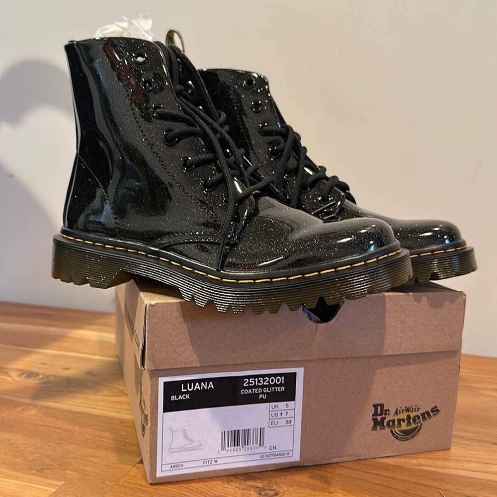 ✨✨BRAND NEW Dr. Martens Black Sparkly Patent Leather Boots ✨✨